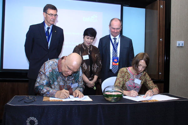 MoU TAFE South Australia Disaksikan Perdana Menteri Australia